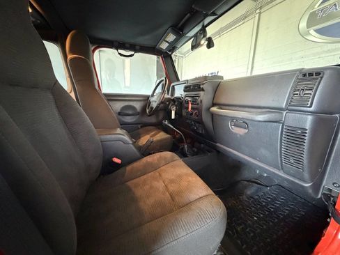 Used 2005 Jeep Wrangler Unlimited Rubicon AWD/4WD image 17
