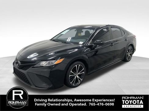 Used 2019 Toyota Camry SE image 1