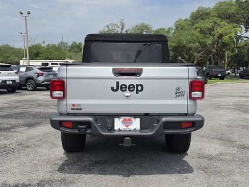 Used 2022 Jeep Gladiator Sport AWD/4WD image 4