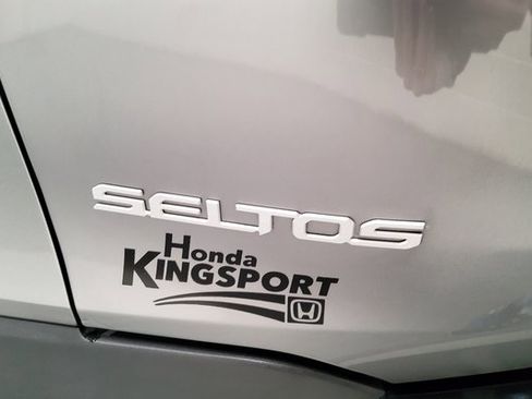 Used 2024 Kia Seltos EX image 47