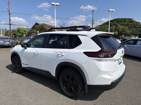 Certified 2025 Nissan Rogue SV image 4