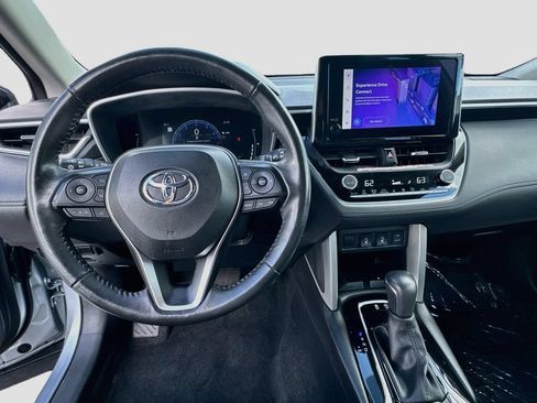 Used 2024 Toyota Corolla Cross XLE AWD/4WD image 12
