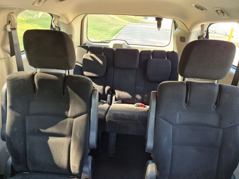 Used 2016 Dodge Grand Caravan SXT FWD image 19