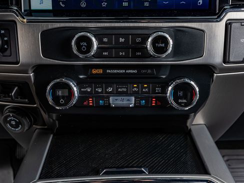 Used 2022 Ford F450 Platinum w/ FX4 Off-Road Package image 27