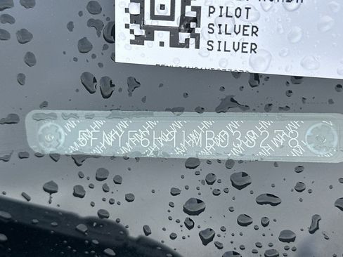 Used 2021 Honda Pilot Touring image 2