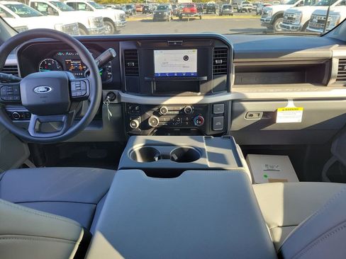 New 2026 Ford F550 4x4 Crew Cab image 13
