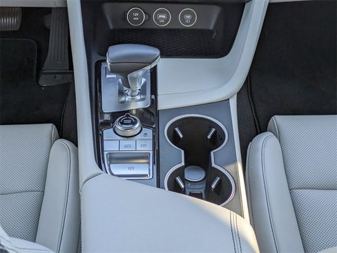 Used 2025 Genesis G70 2.5T image 17