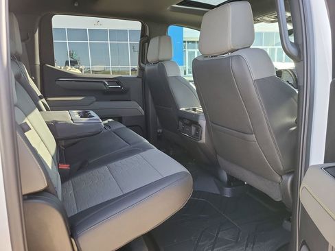 Used 2025 Chevrolet Silverado 1500 ZR2 w/ Technology Package image 28