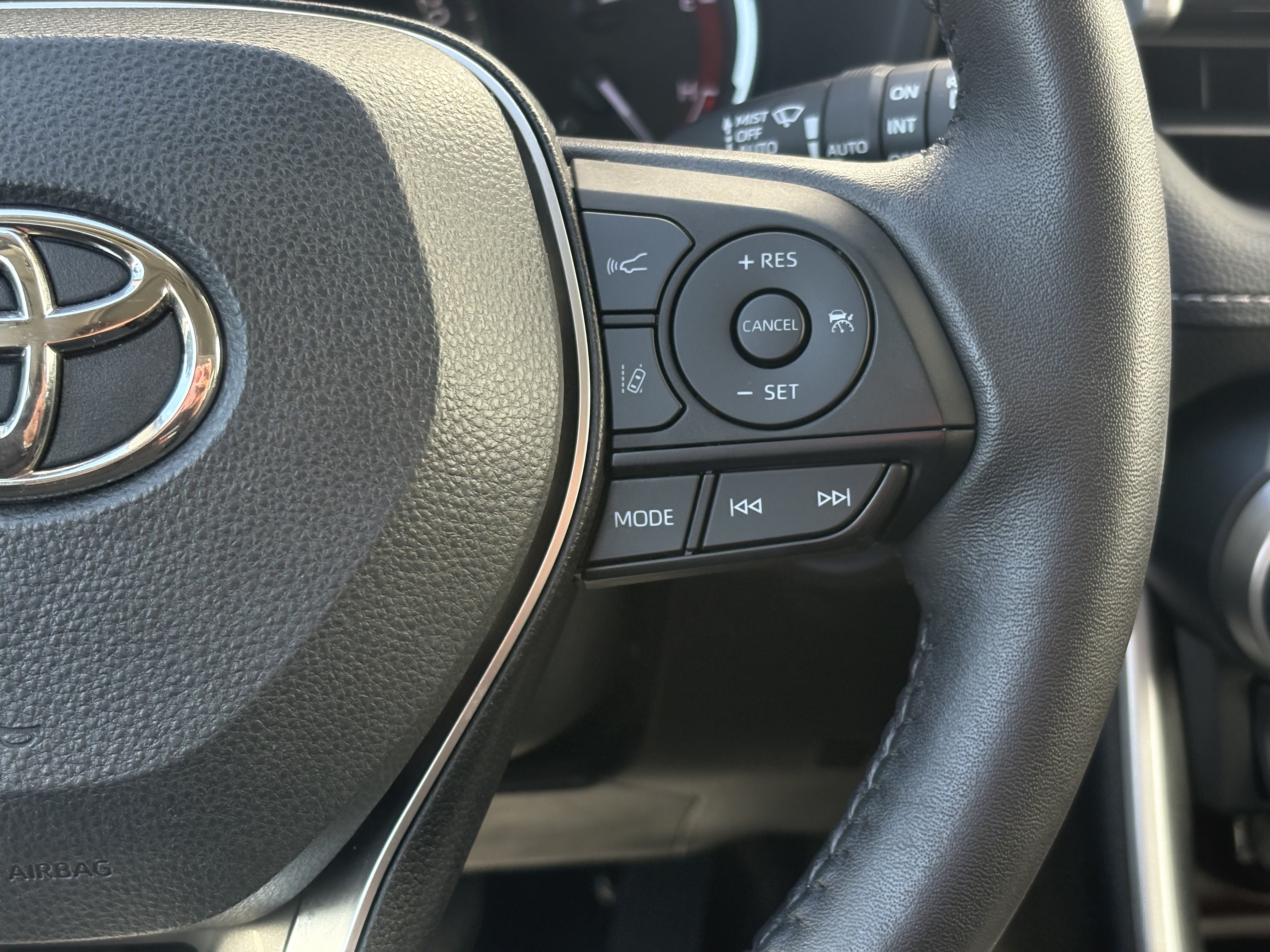 Used 2022 Toyota RAV4 Limited AWD/4WD image 17
