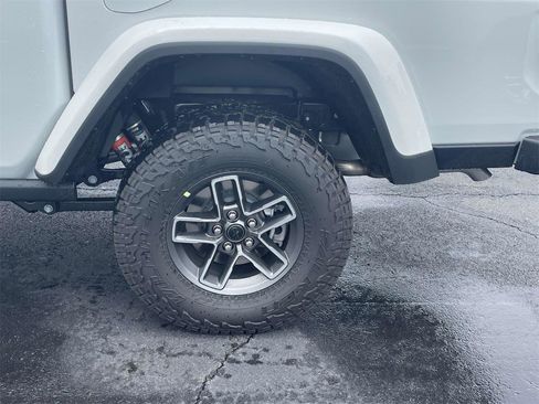 New 2025 Jeep Gladiator Mojave w/ Convenience Group image 37