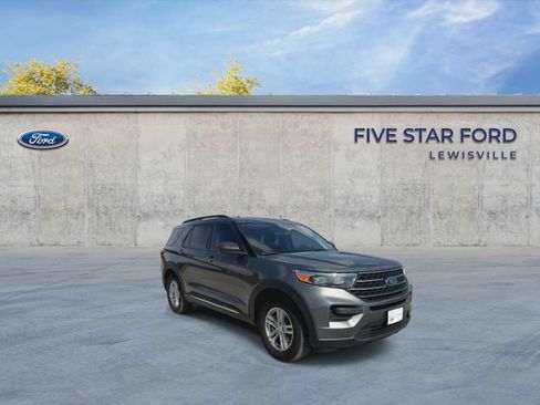 Used 2024 Ford Explorer XLT RWD image 2