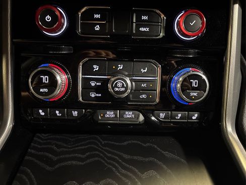 Used 2022 GMC Yukon Denali w/ Denali Premium Package AWD/4WD image 34