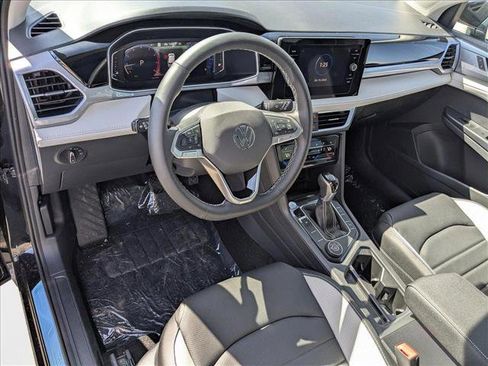 New 2025 Volkswagen Taos SEL image 3