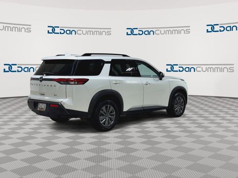 Used 2024 Nissan Pathfinder SV image 8