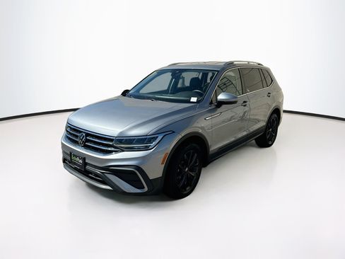 Used 2024 Volkswagen Tiguan SE AWD/4WD image 3