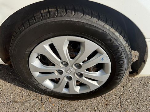 Used 2012 Kia Forte EX image 24