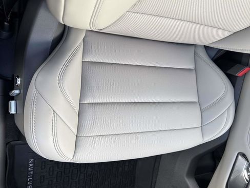 New 2025 Lincoln Nautilus Premier w/ Jet Appearance Package image 18