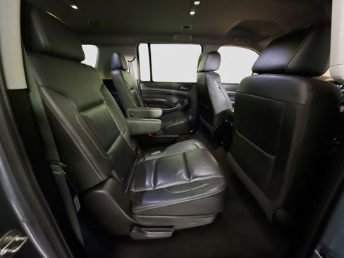 Used 2020 Chevrolet Suburban LT image 25