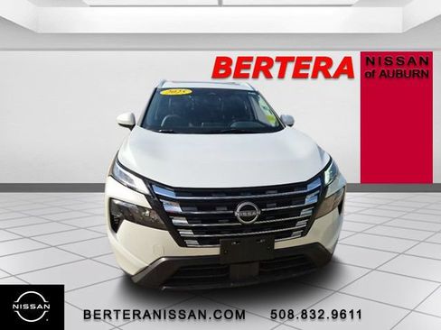 Used 2025 Nissan Rogue SV w/ SV Premium Package AWD/4WD image 3