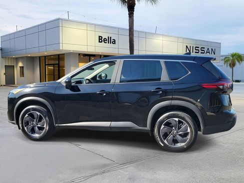 Used 2025 Nissan Rogue SV image 3