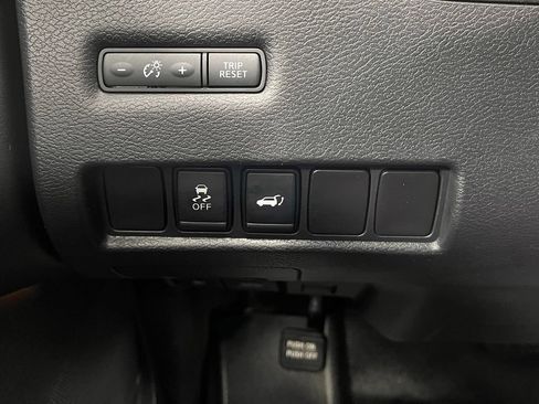 Used 2017 Nissan Rogue SL w/ SL Premium Package AWD/4WD image 4