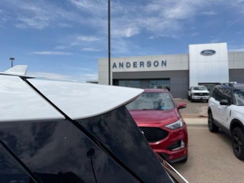 Used 2024 Ford Explorer XLT RWD image 8