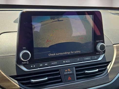 Used 2024 Nissan Altima 2.5 SV FWD image 28