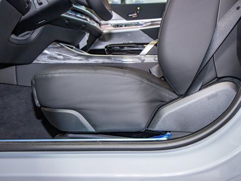 Used 2025 BMW 740i xDrive image 16