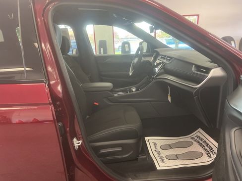 New 2025 Jeep Grand Cherokee 4WD image 28