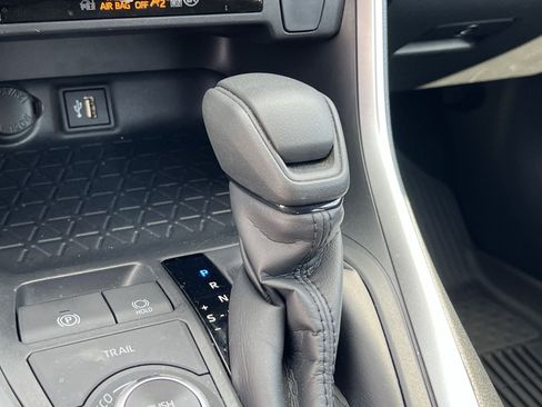 Used 2025 Toyota RAV4 XLE AWD/4WD image 21