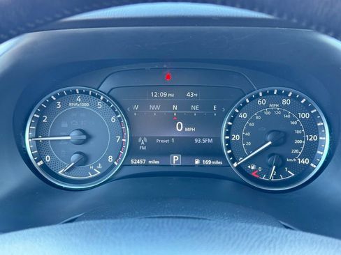 Used 2024 Nissan Armada SL w/ Captain's Chairs Package image 34