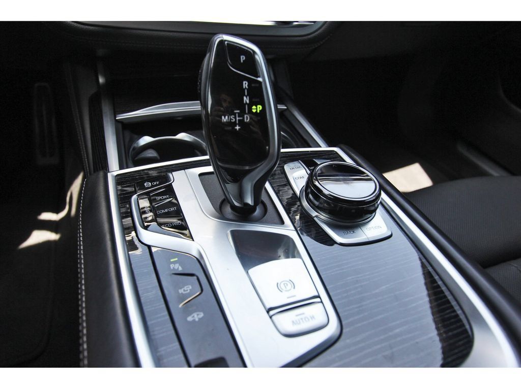 Used 2022 BMW 750i xDrive w/ Executive Package AWD/4WD image 25