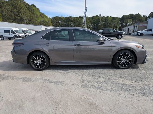 Used 2024 Toyota Camry SE image 2