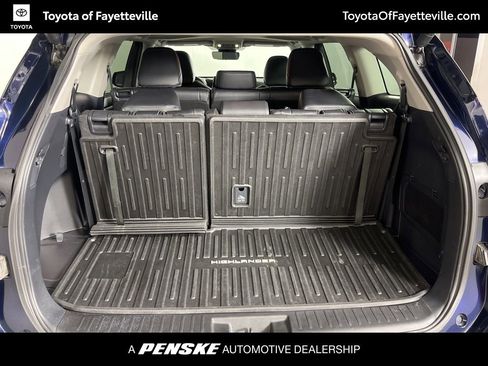 Certified 2025 Toyota Highlander XLE image 11