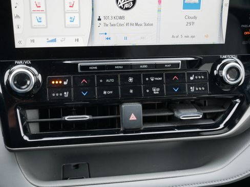 Used 2022 Toyota Highlander Limited image 23