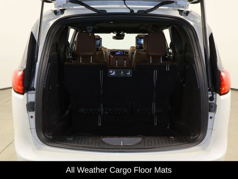 Used 2020 Chrysler Pacifica Limited w/ Advanced Safetytec Group image 19