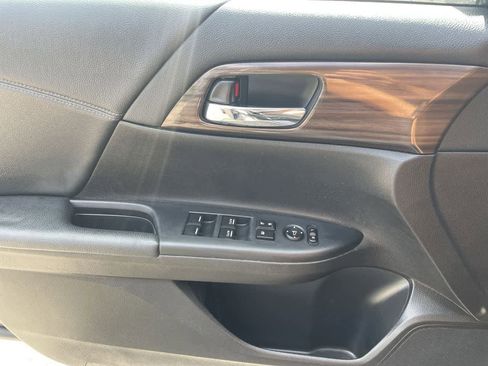 Used 2016 Honda Accord EX image 30