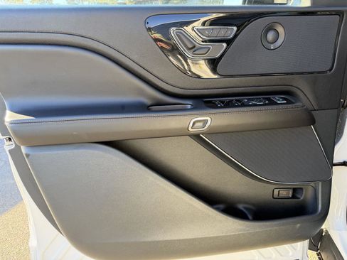 Used 2024 Lincoln Aviator Reserve w/ Equipment Group 201A image 9