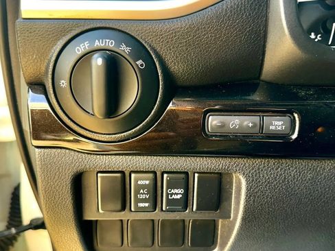 Used 2019 Nissan Titan SV w/ SV Convenience Package RWD image 29