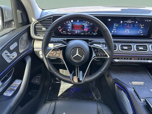 Used 2024 Mercedes-Benz GLS 450 4MATIC image 35