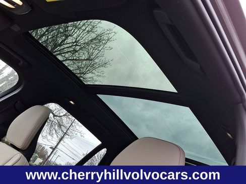 New 2025 Volvo XC90 B5 Core w/ Protection Package Premier image 17