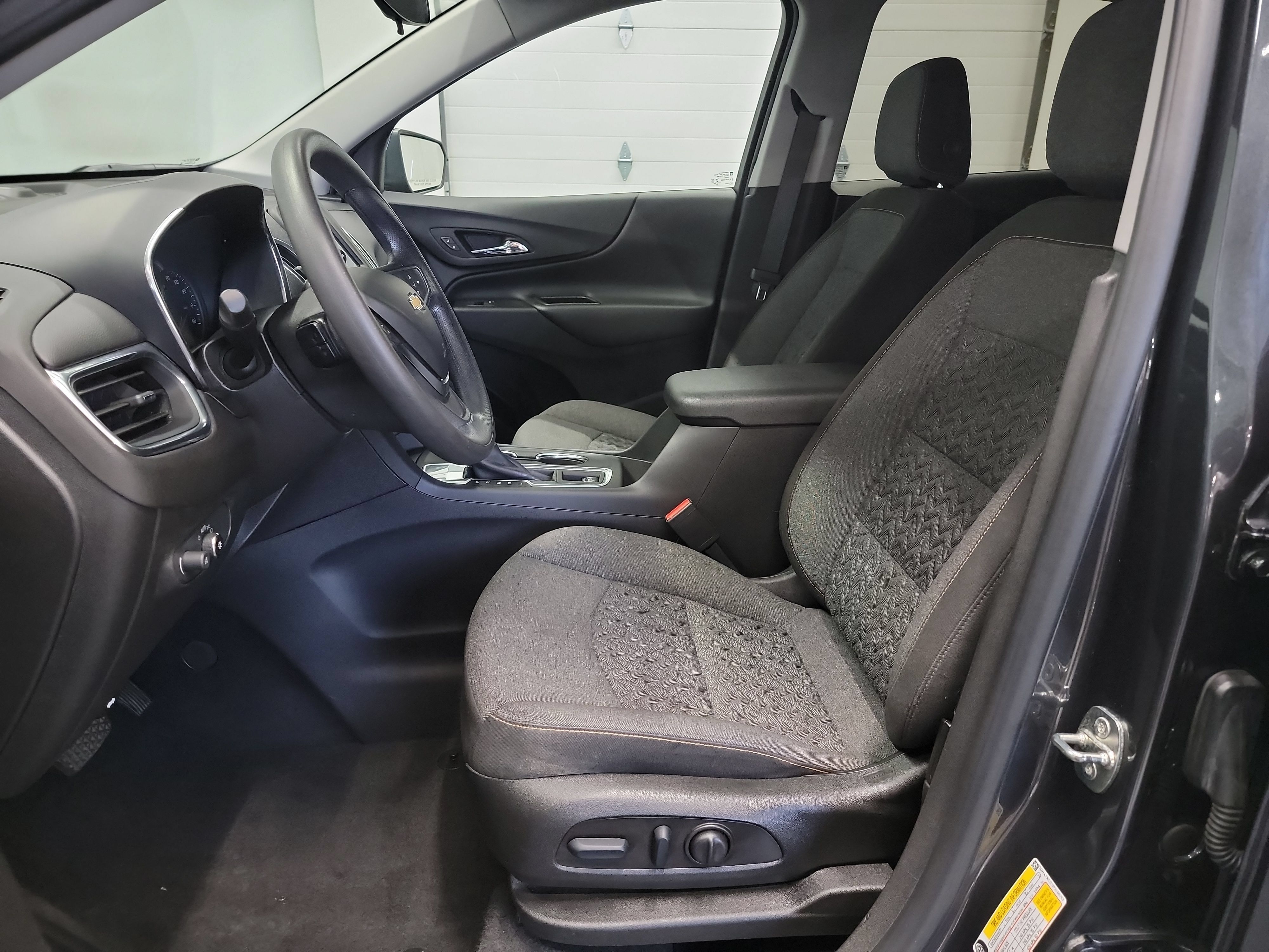 Used 2023 Chevrolet Equinox LT FWD image 12