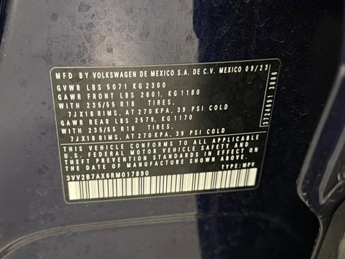 Used 2024 Volkswagen Tiguan SE image 11