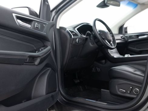 Used 2019 Ford Edge Titanium w/ Equipment Group 301A AWD/4WD image 24