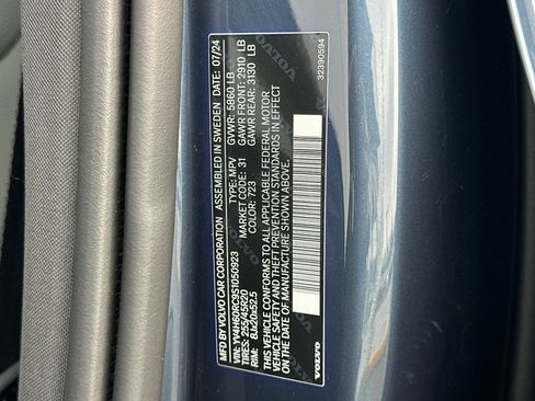 Certified 2025 Volvo XC60 T8 Plus w/ Protection Package Premier image 34