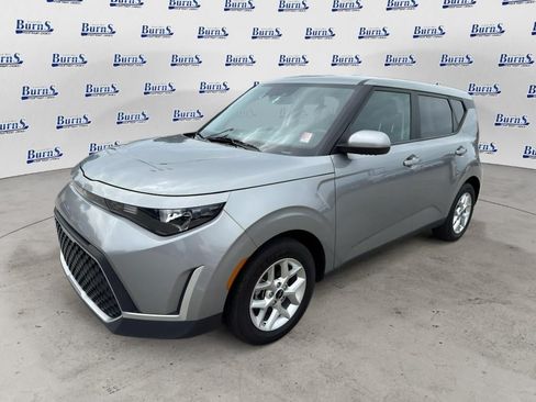 Used 2024 Kia Soul LX w/ Option Group 015 FWD image 3