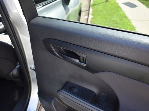 Used 2025 Toyota Highlander LE FWD image 25