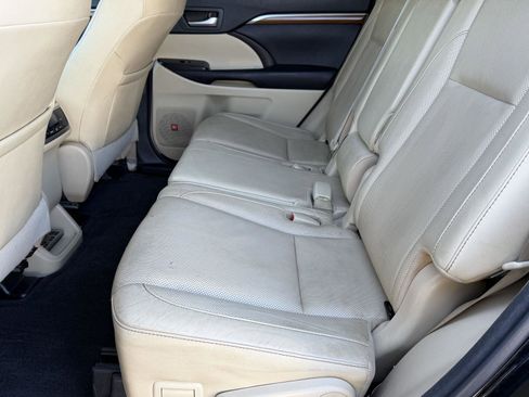 Used 2017 Toyota Highlander Limited image 10
