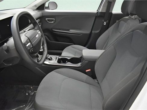 Used 2025 Kia K4 image 24