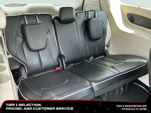 Used 2024 Chrysler Pacifica Limited FWD image 15